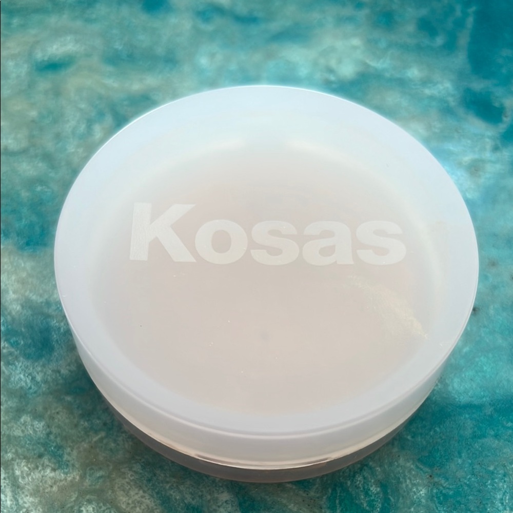 Kosas setting and moving talc free, vegan pressed powder in Comfy